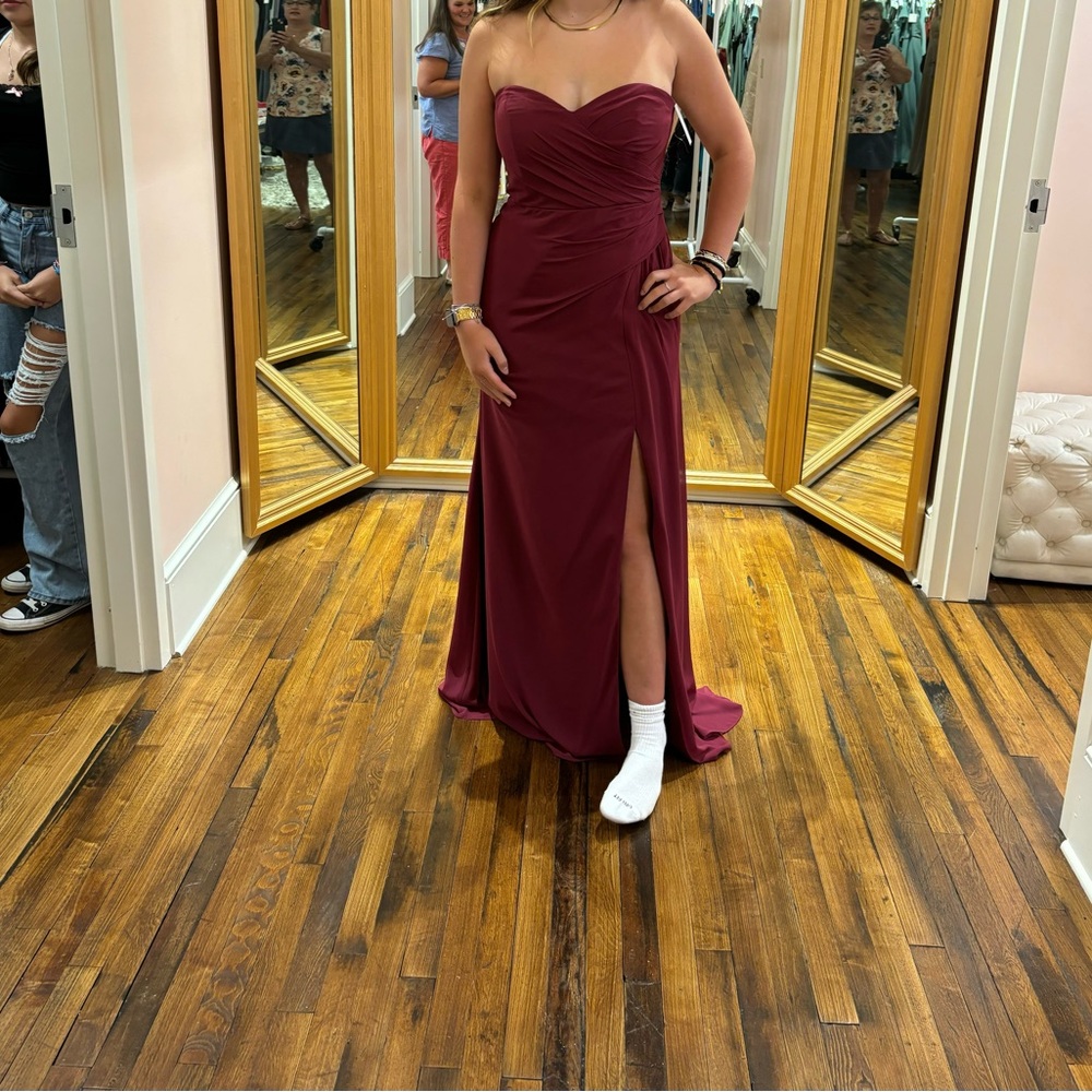 Elegant Burgundy Strapless Evening Gown